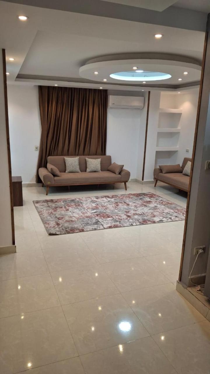 Apartment In Mokkatam